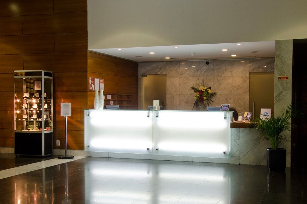 Receptionist