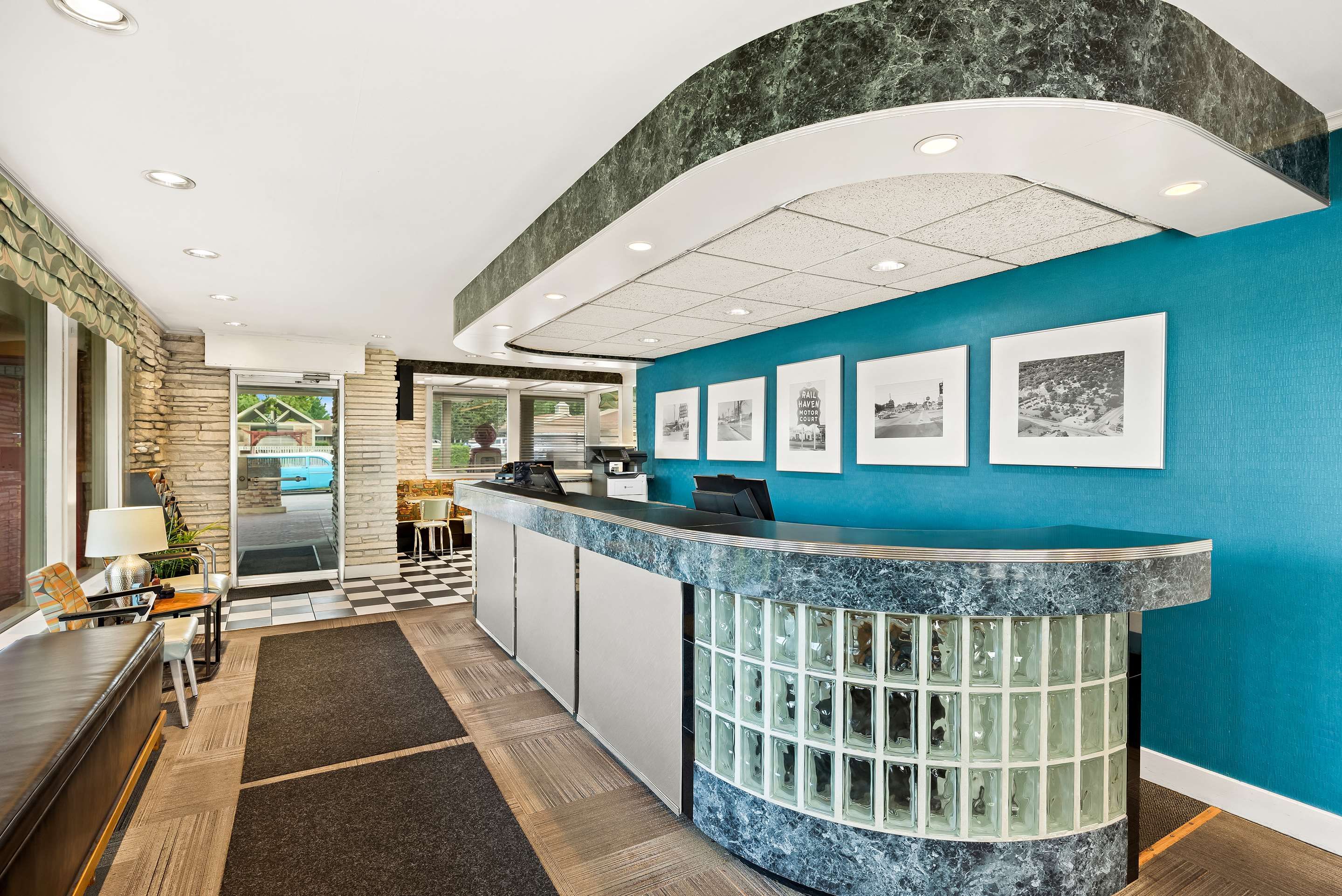 Receptionist