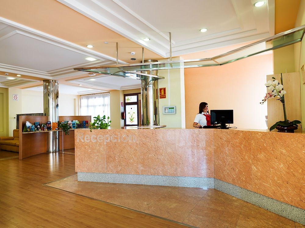 Receptionist