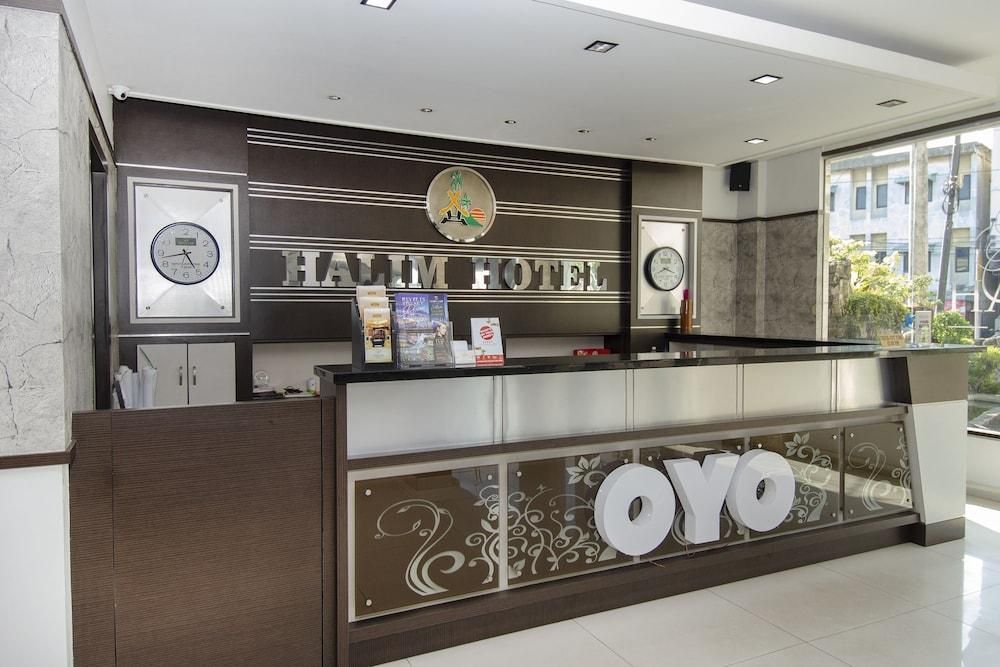 Receptionist