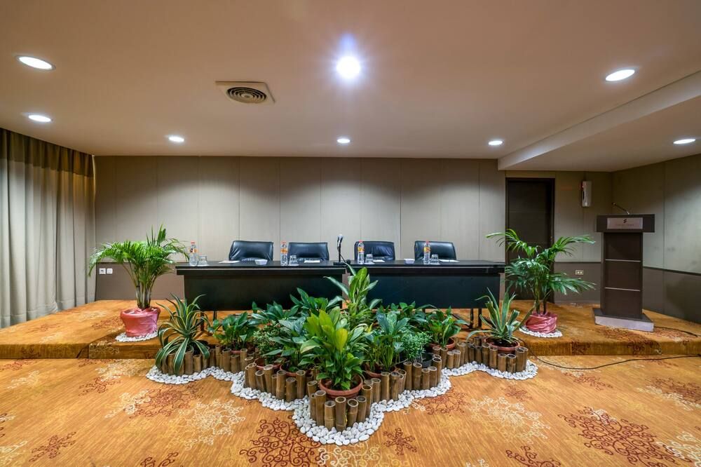 Receptionist