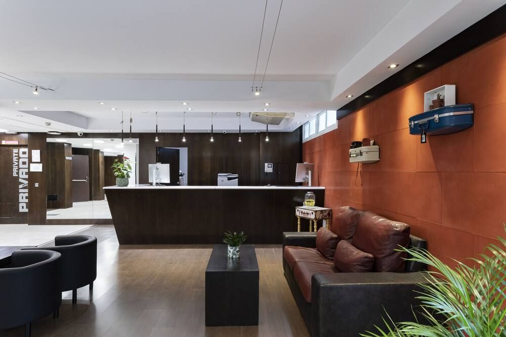 Receptionist
