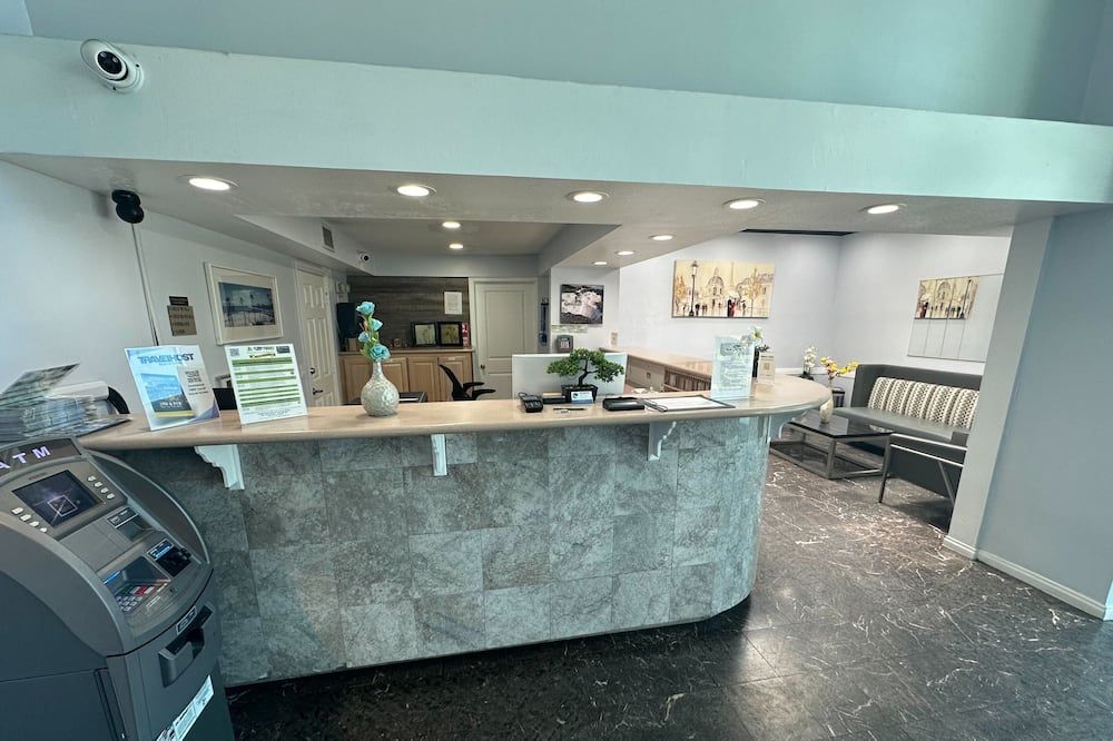 Receptionist