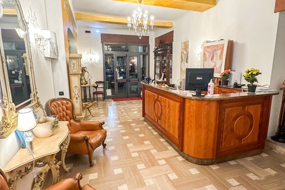 Receptionist