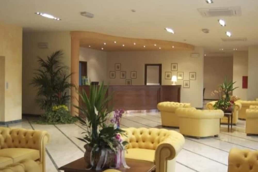 Receptionist