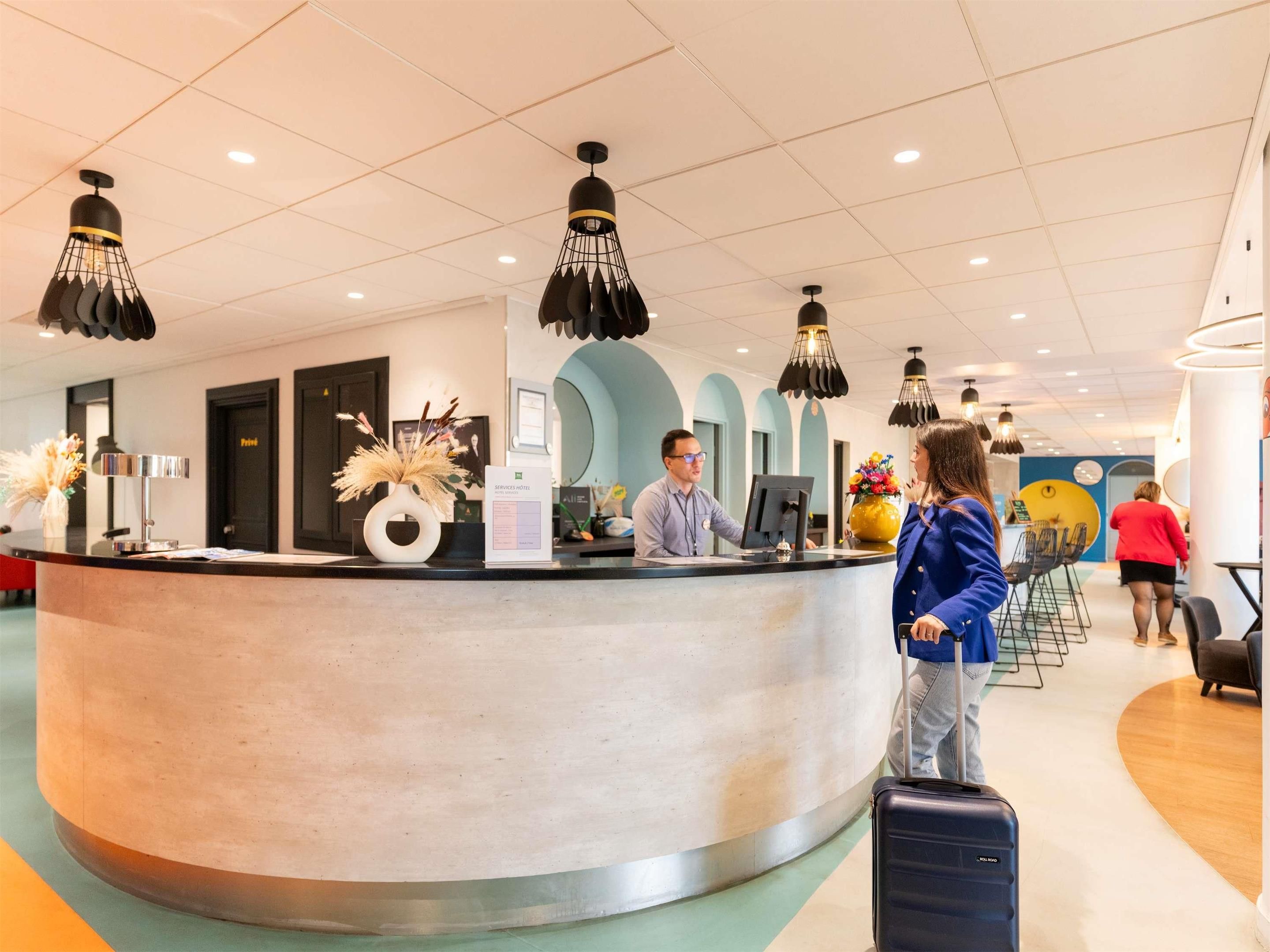 Receptionist