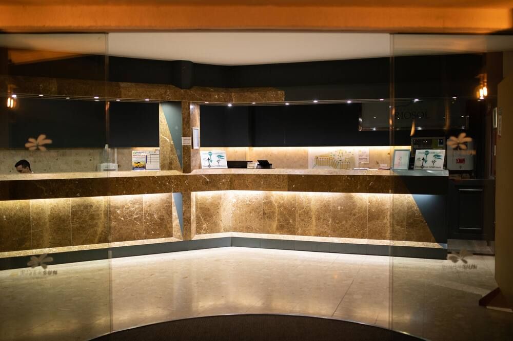 Receptionist
