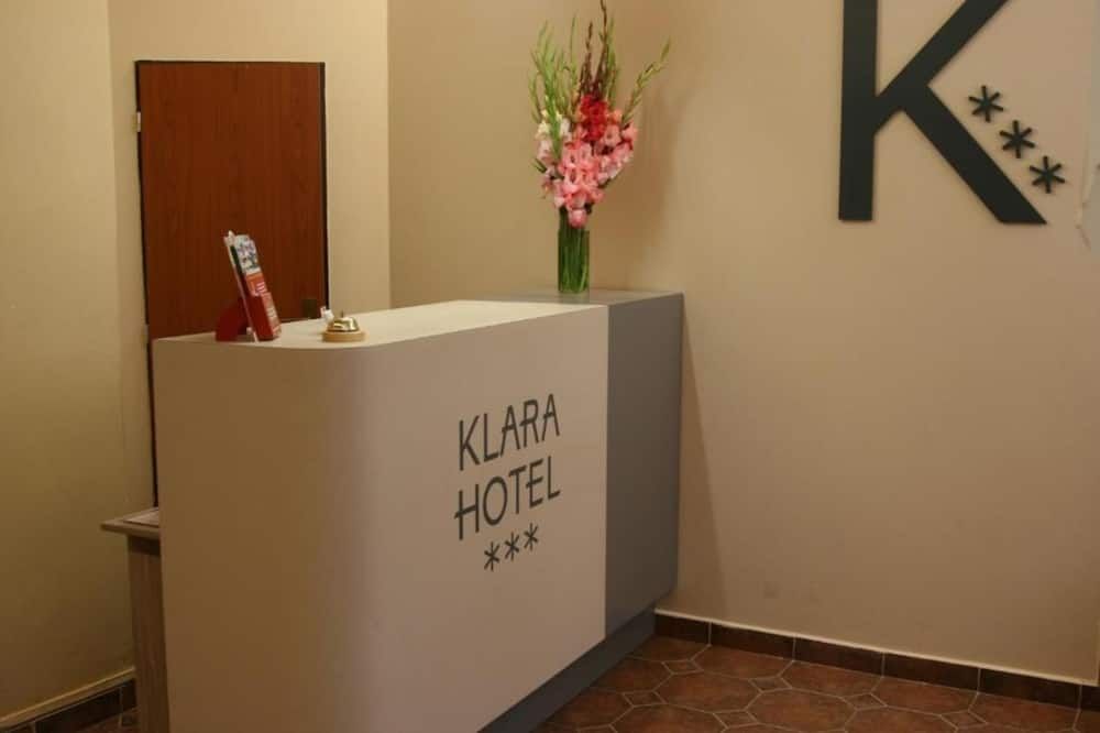Receptionist