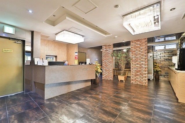 Receptionist