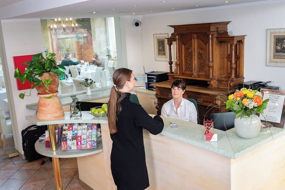 Receptionist