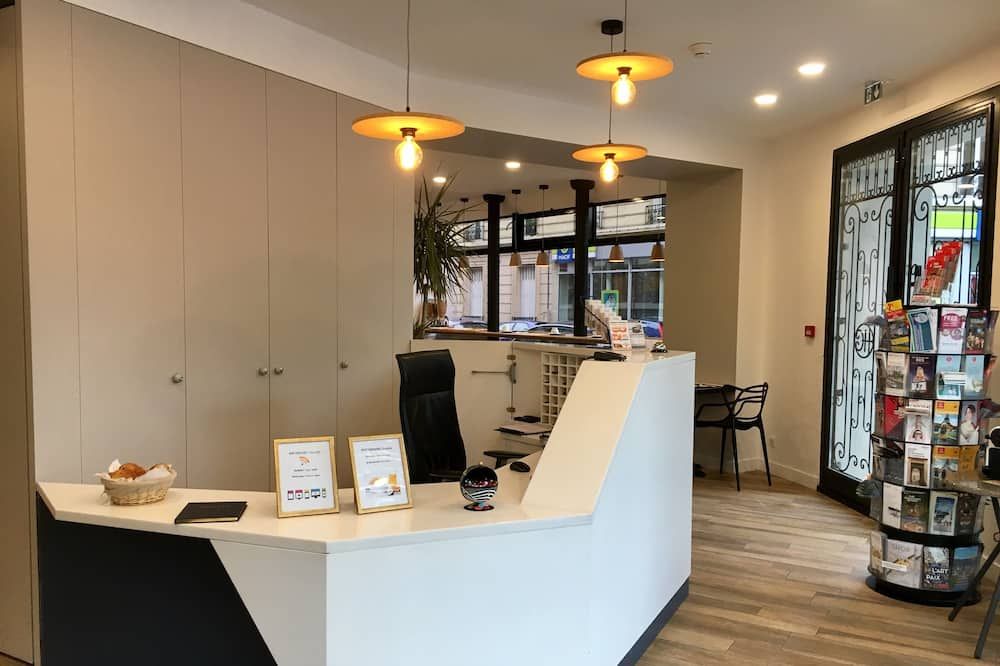Receptionist