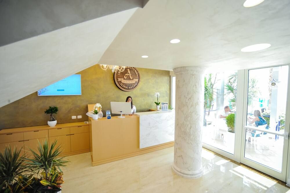 Receptionist