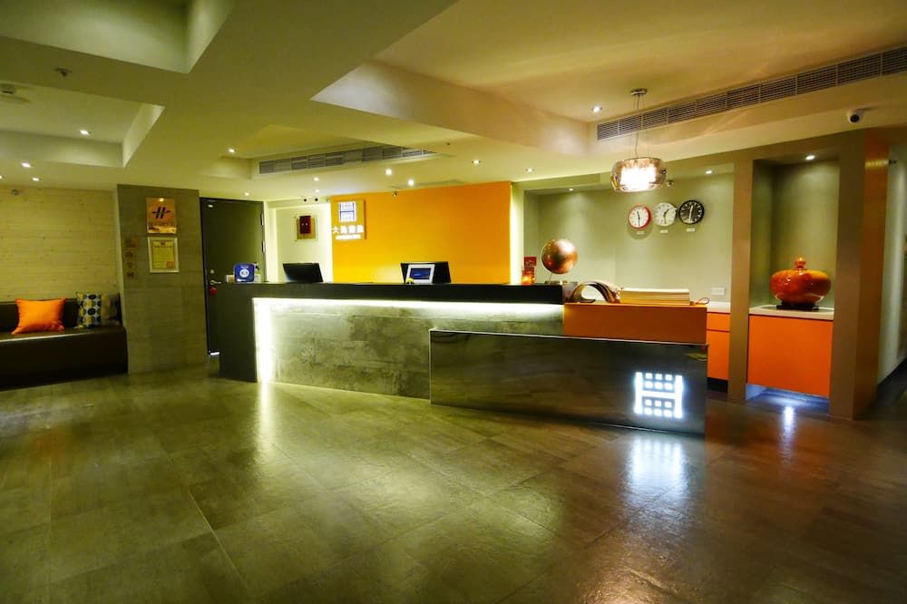 Receptionist