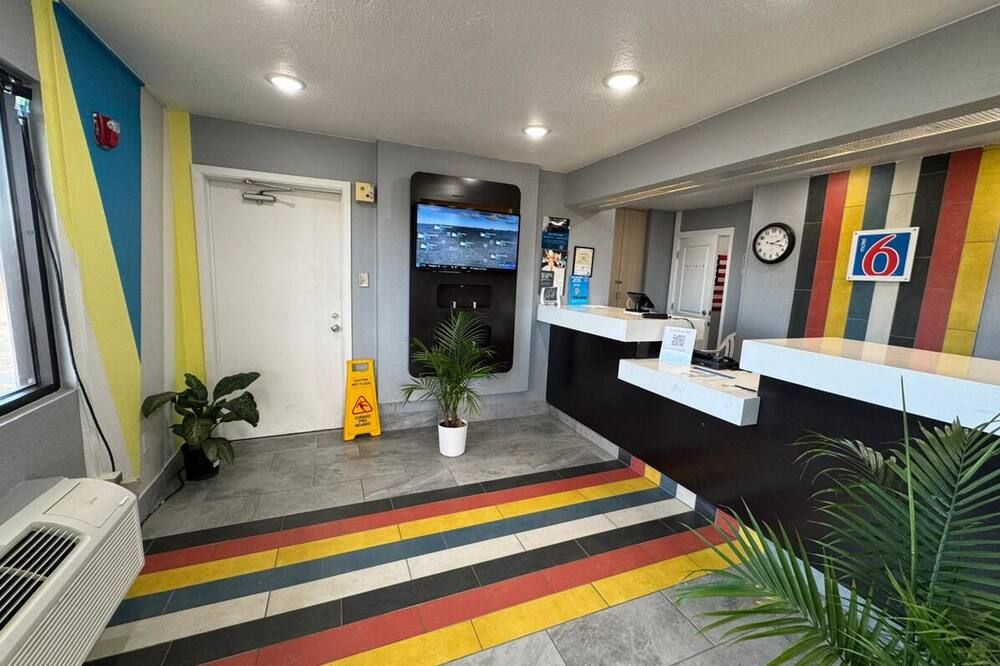 Receptionist
