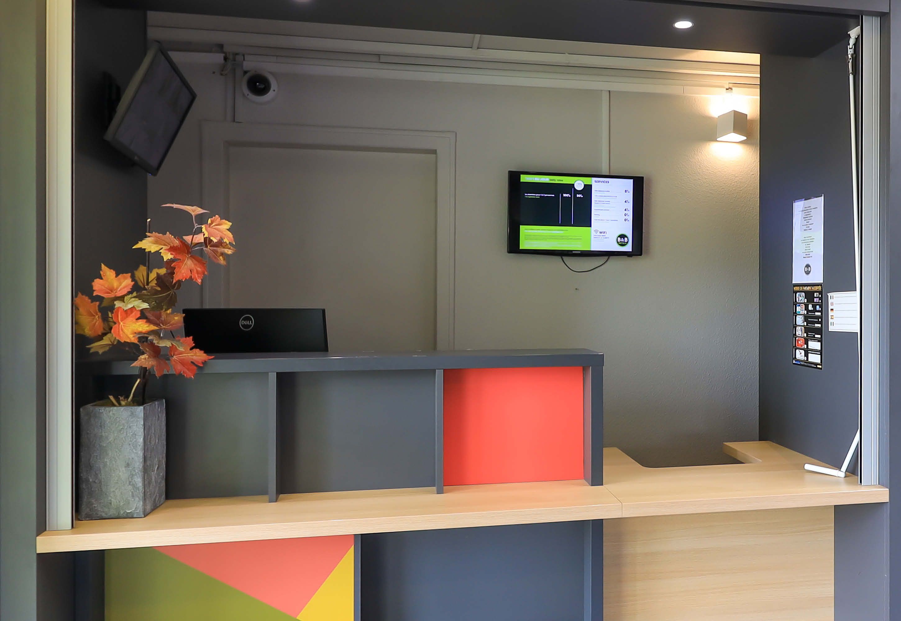 Receptionist