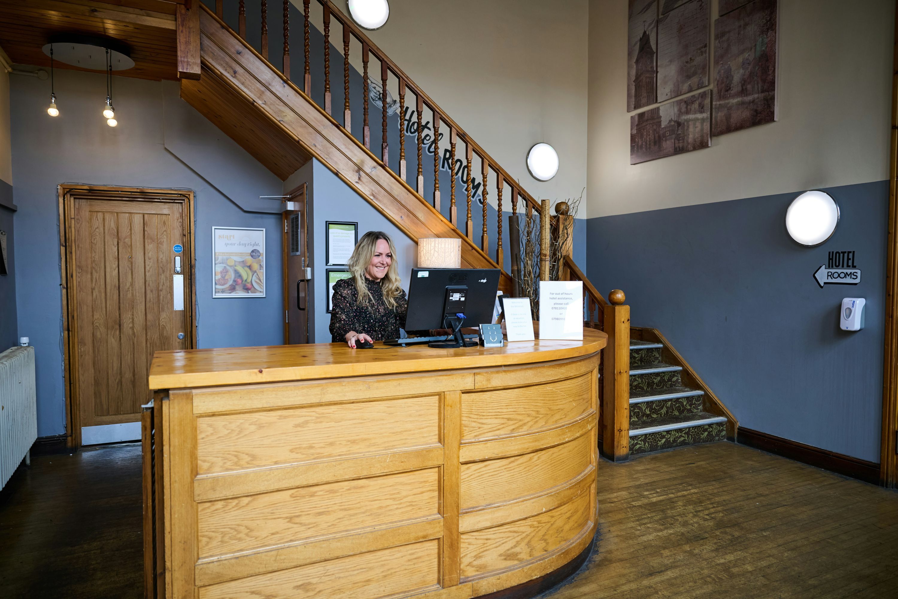 Receptionist