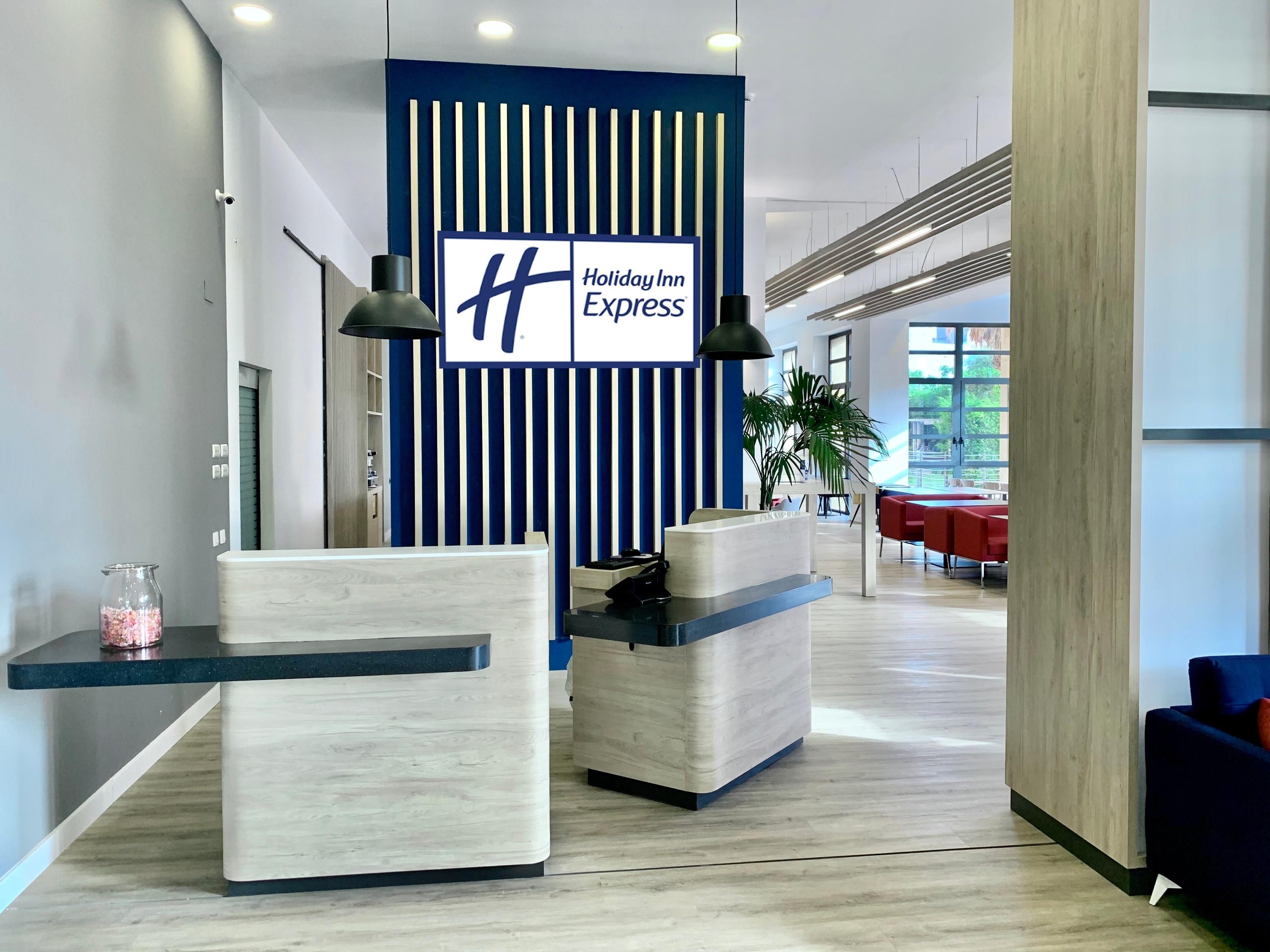 Receptionist