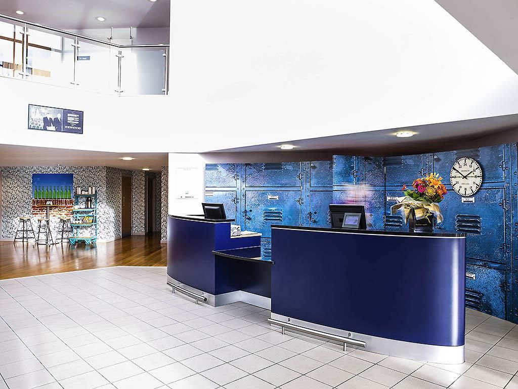 Receptionist