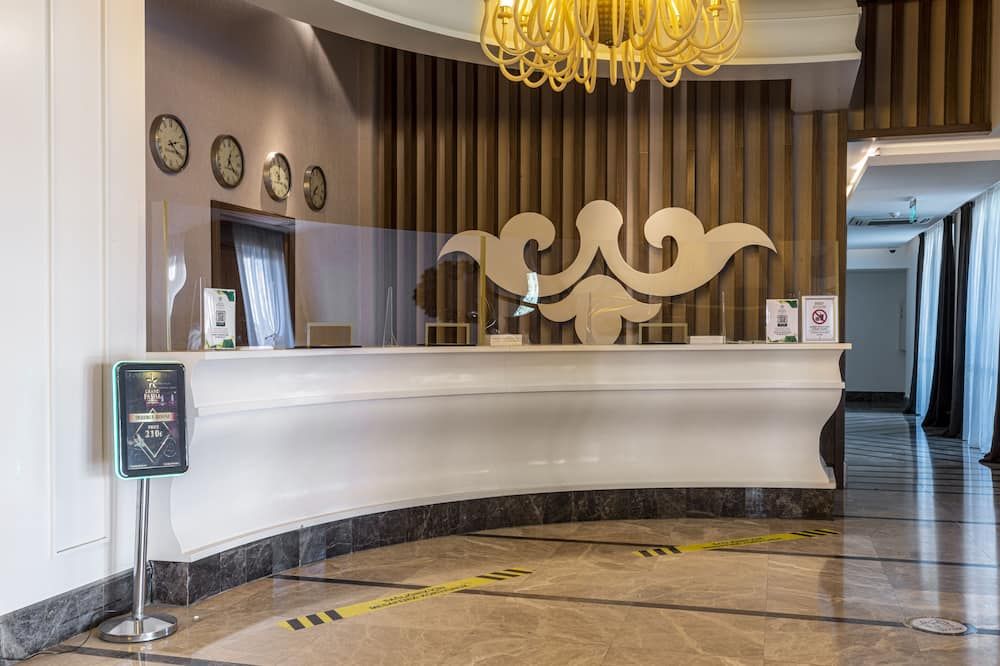 Receptionist