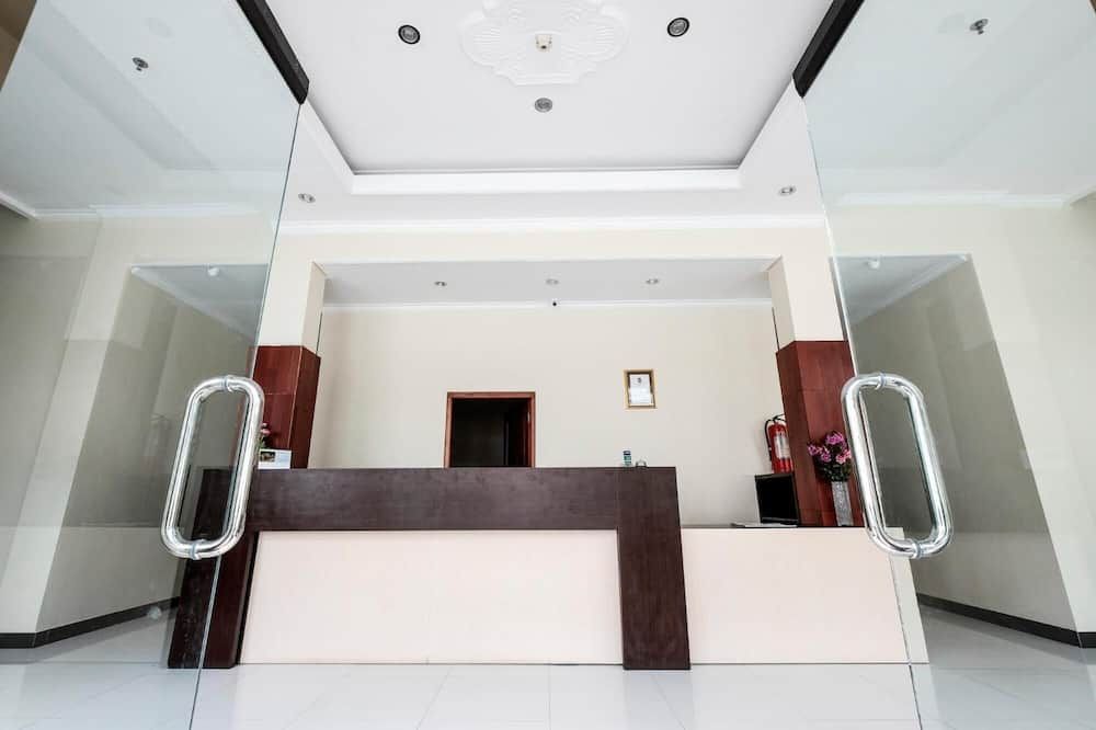 Receptionist