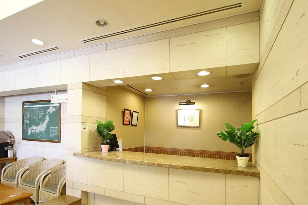 Receptionist