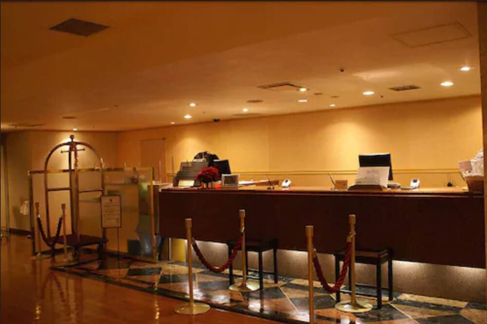 Receptionist