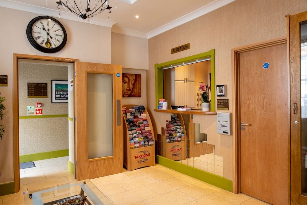 Receptionist
