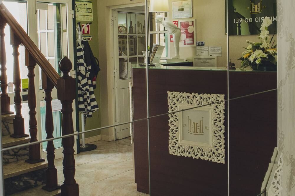 Receptionist