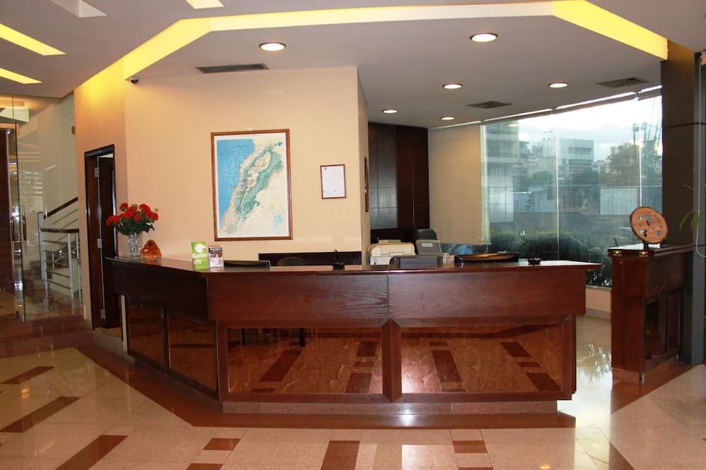 Receptionist