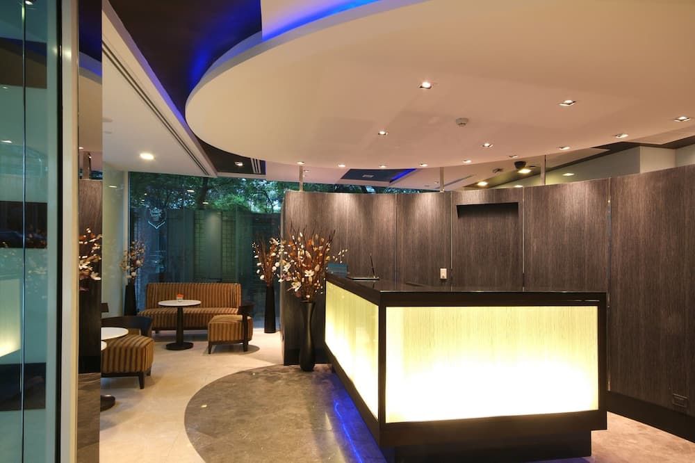 Receptionist