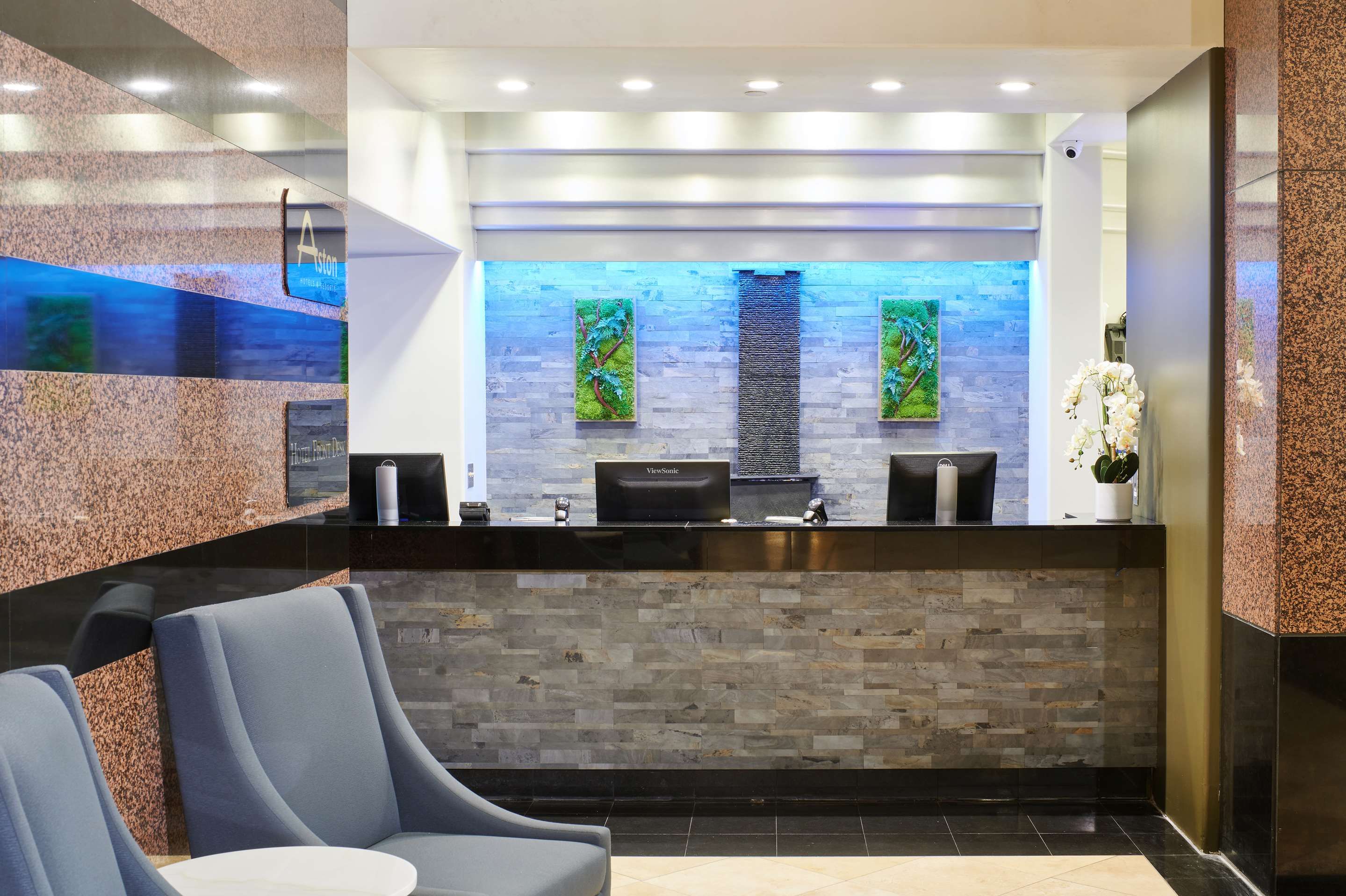 Receptionist