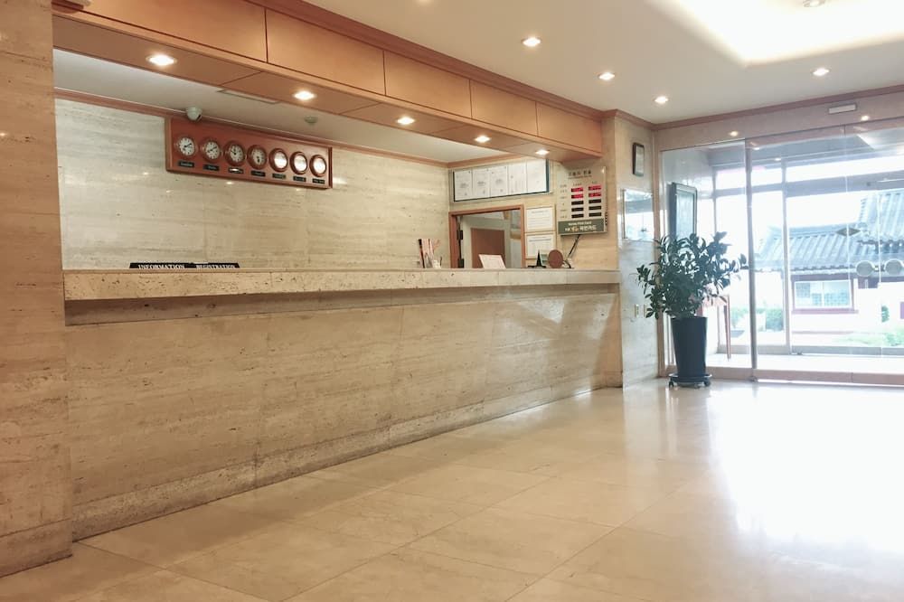 Receptionist