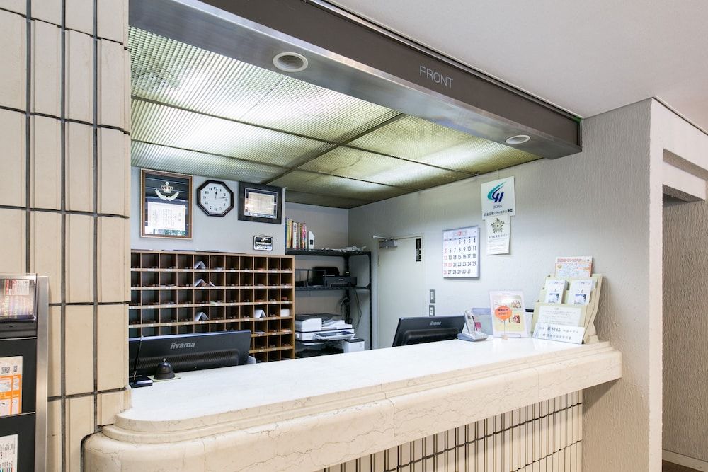 Receptionist