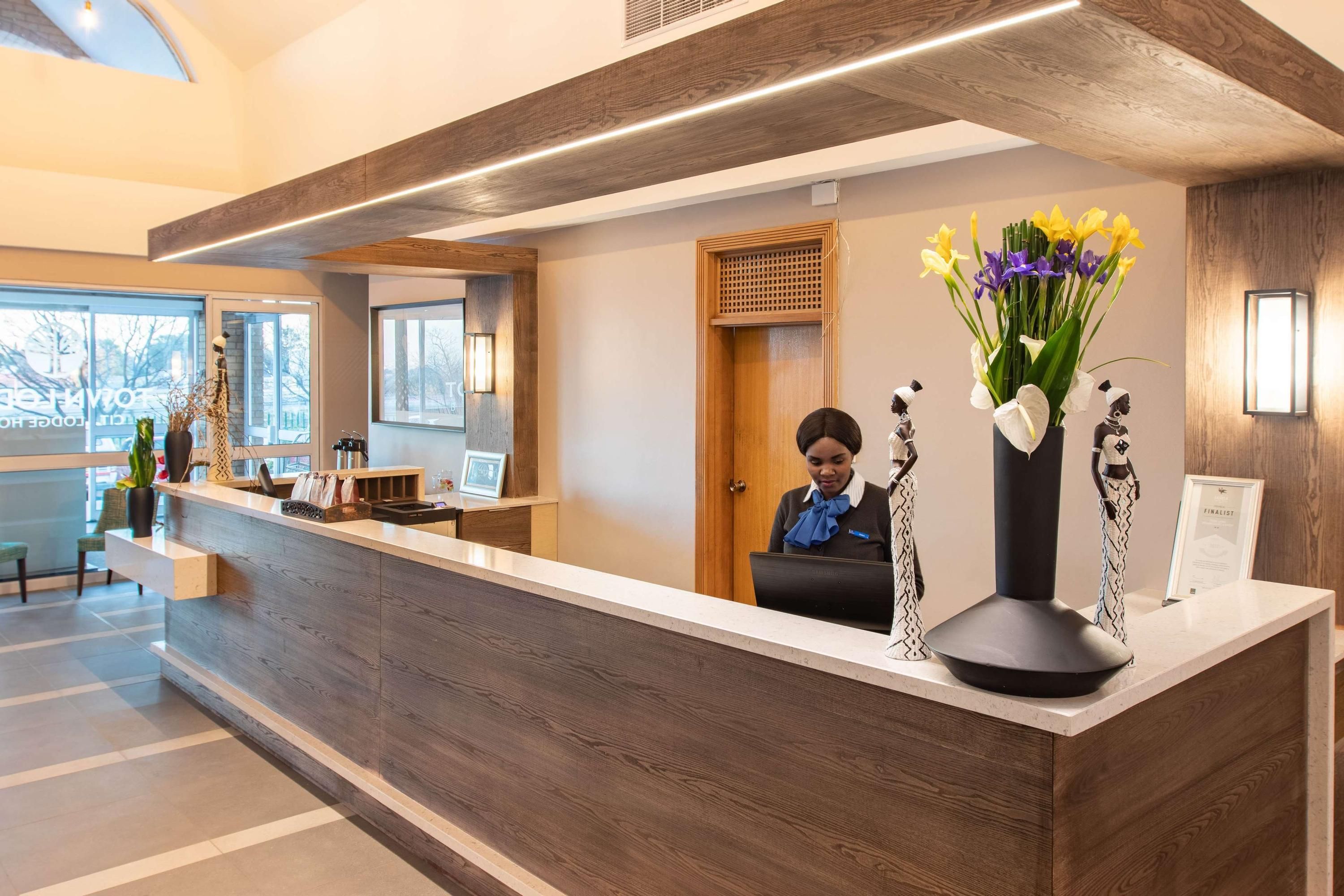 Receptionist