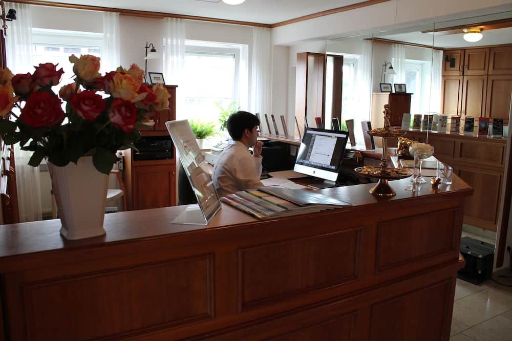 Receptionist