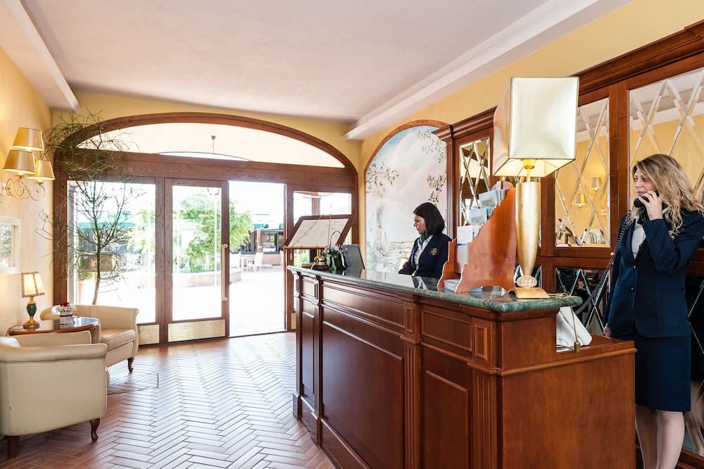 Receptionist