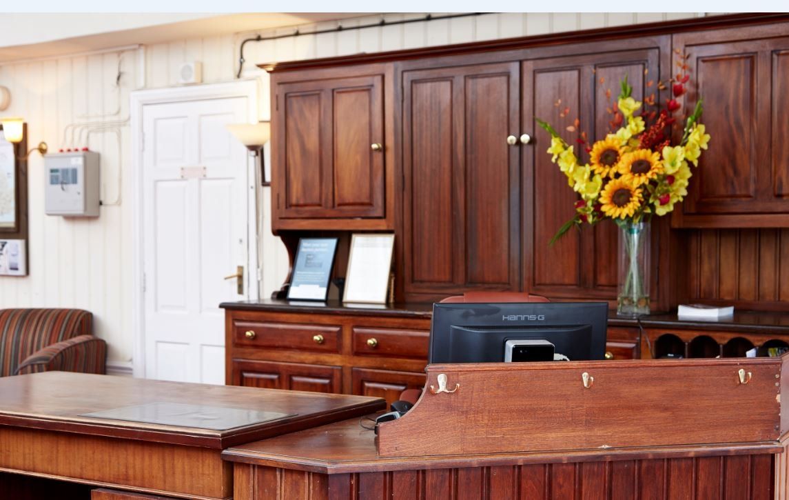 Receptionist