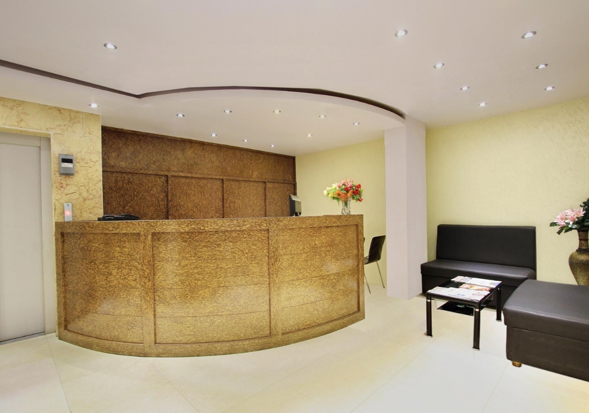 Receptionist