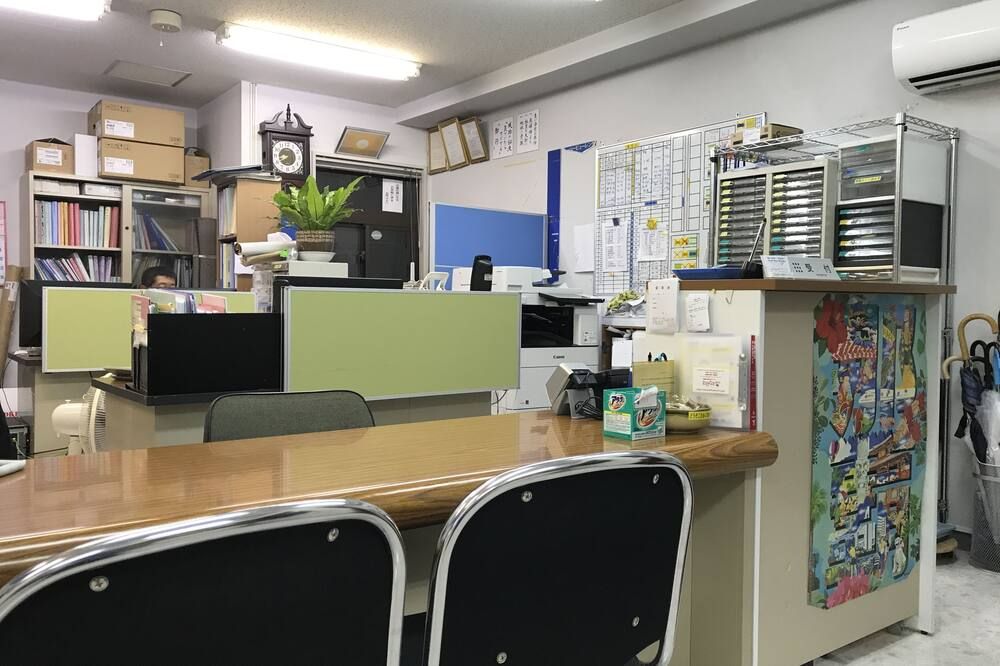 Receptionist
