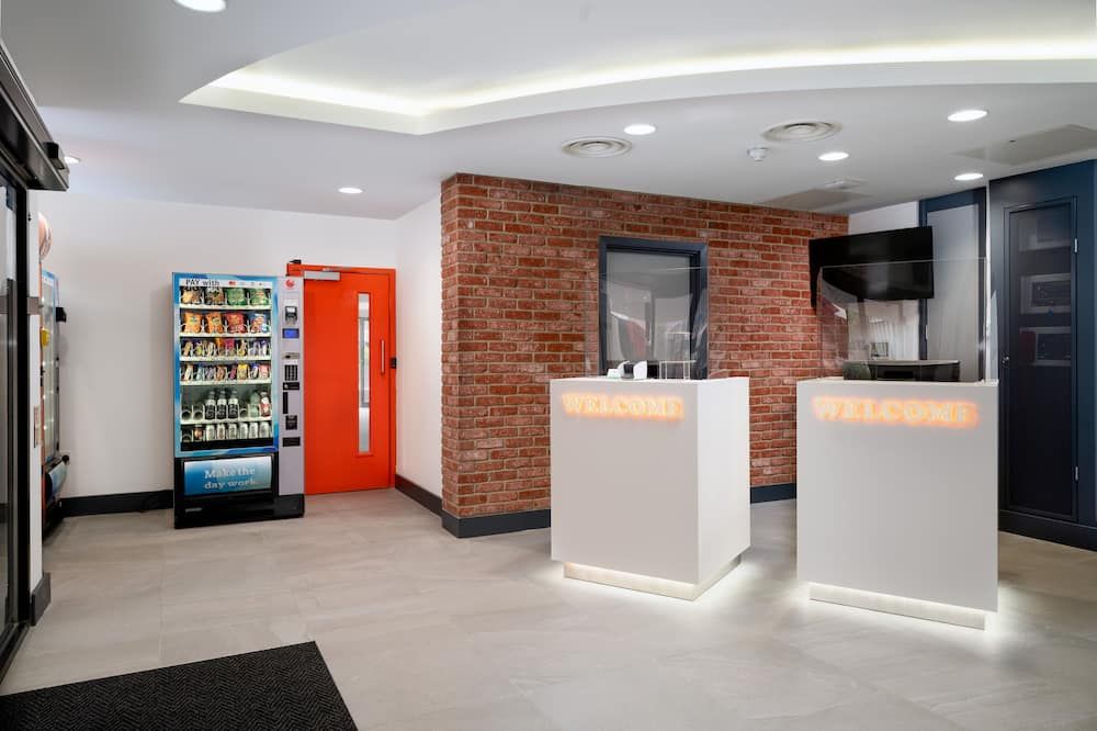 Receptionist