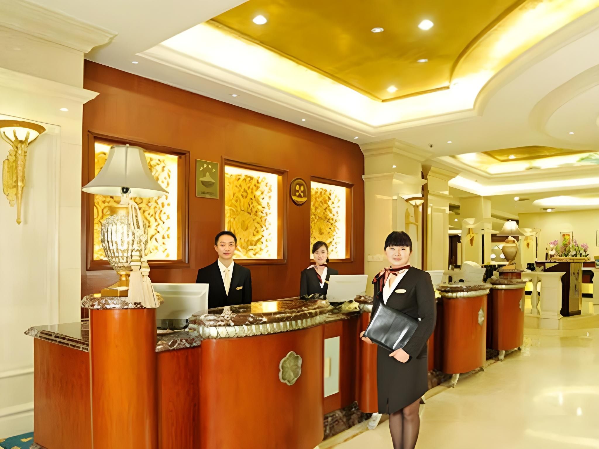 Receptionist