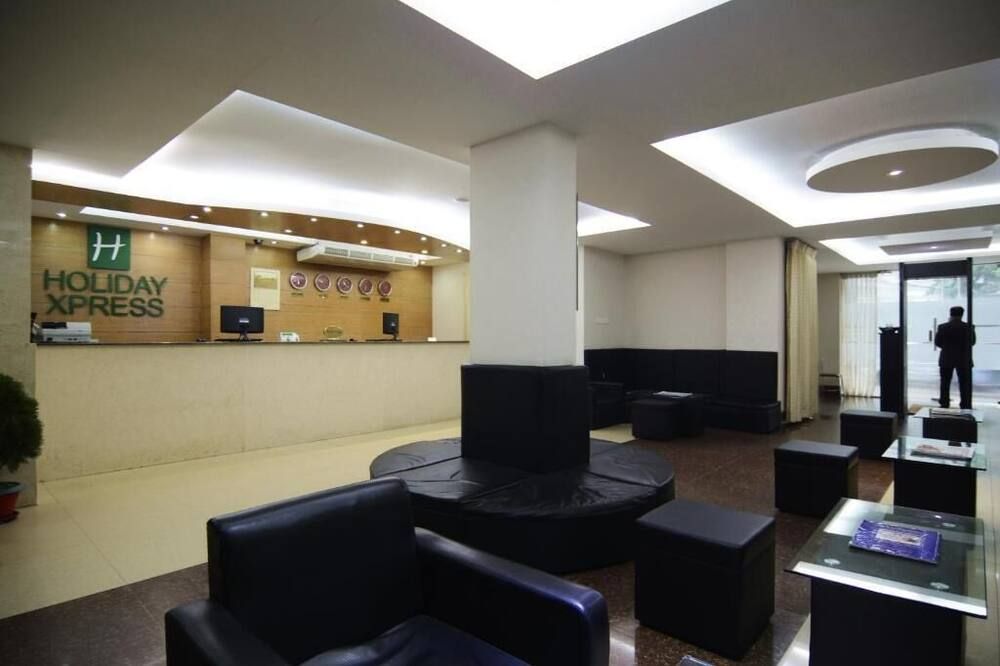 Receptionist