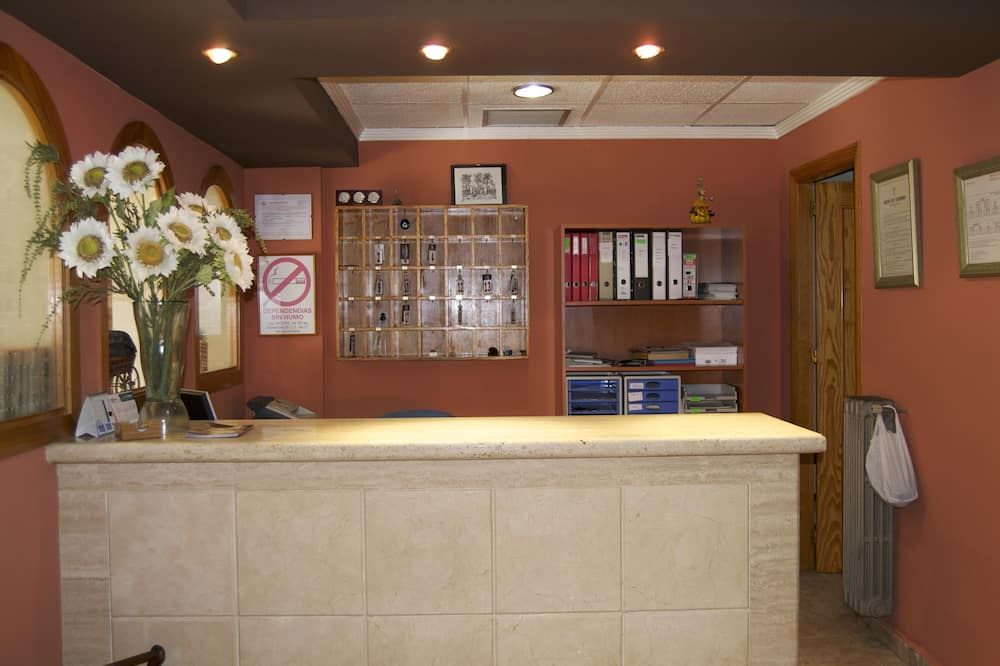 Receptionist