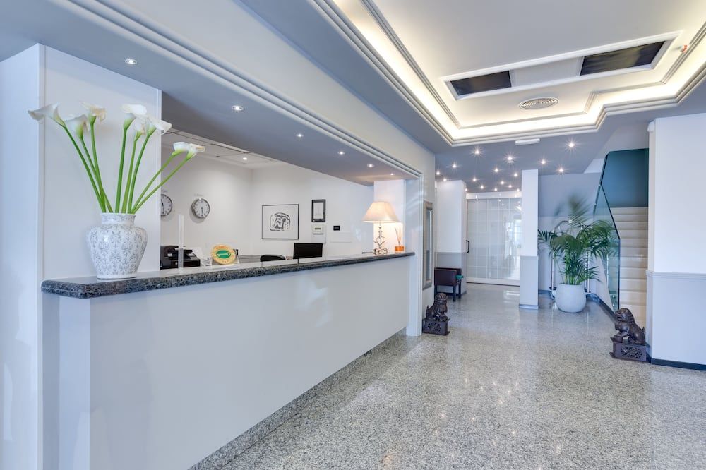 Receptionist