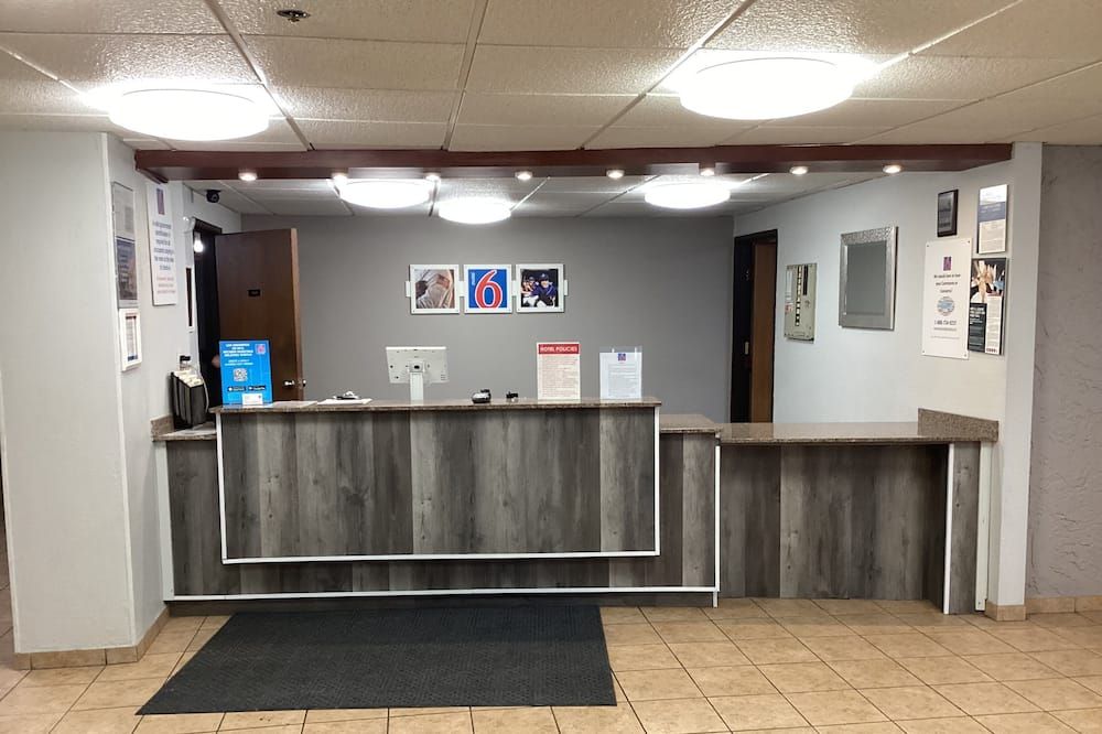 Receptionist