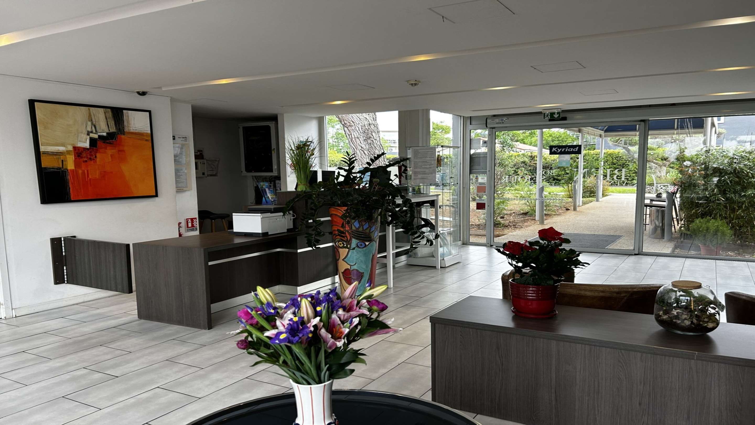 Receptionist