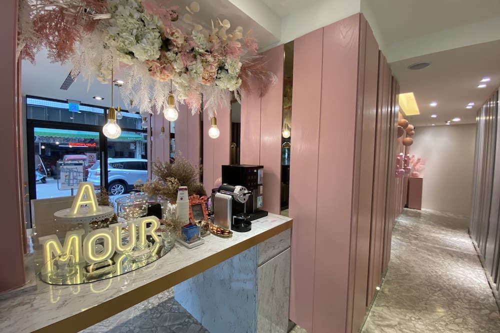 Receptionist