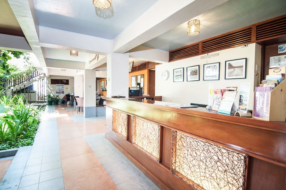 Receptionist
