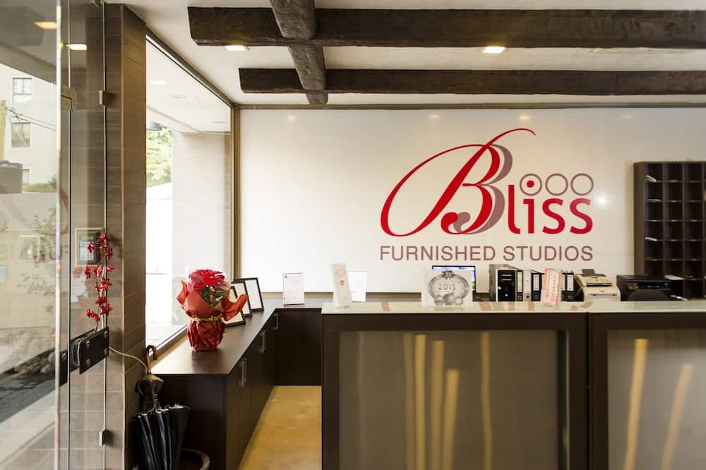 Receptionist