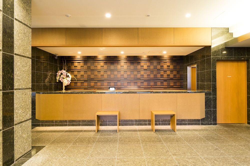 Receptionist